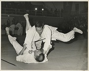 昭和40年4月23-24日、第13回全米柔道選手権にて、友田義輔先輩が180ポンド未満級で優勝。